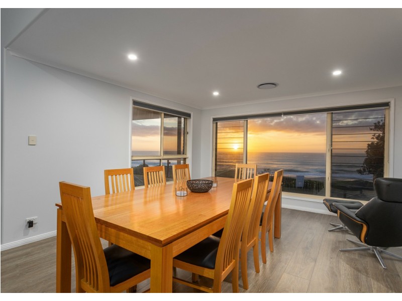 4 Lewis Street, Old Bar NSW 2430