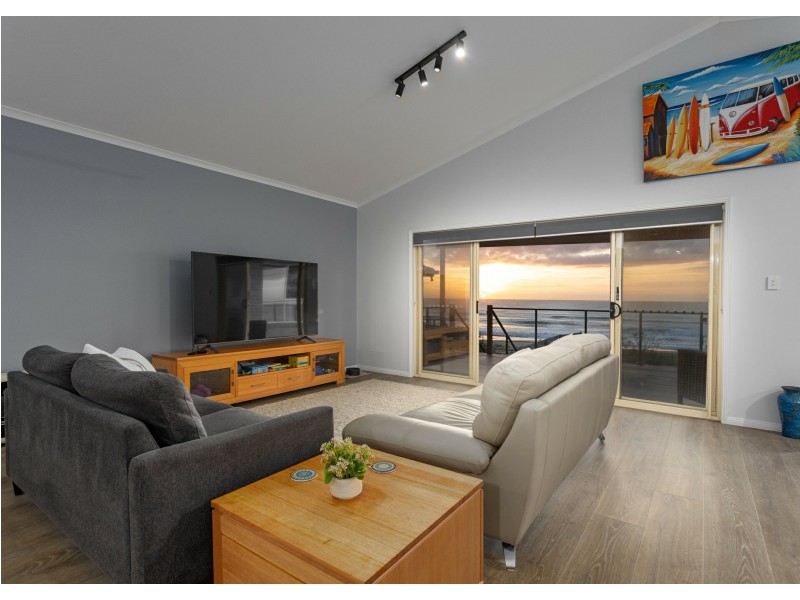 4 Lewis Street, Old Bar NSW 2430