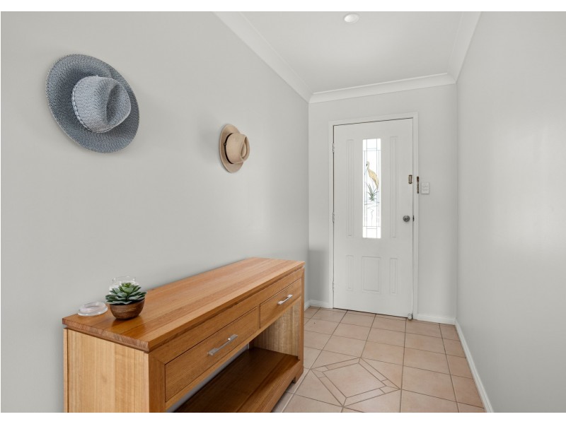 4 Lewis Street, Old Bar NSW 2430