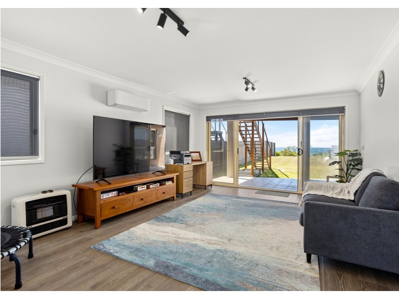 4 Lewis Street, Old Bar NSW 2430