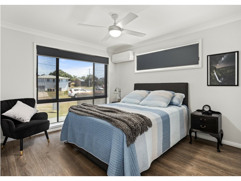 4 Lewis Street, Old Bar NSW 2430