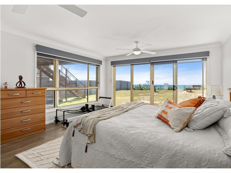 4 Lewis Street, Old Bar NSW 2430