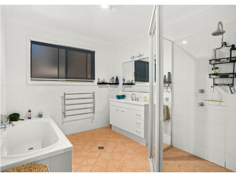 4 Lewis Street, Old Bar NSW 2430