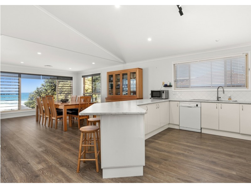 4 Lewis Street, Old Bar NSW 2430