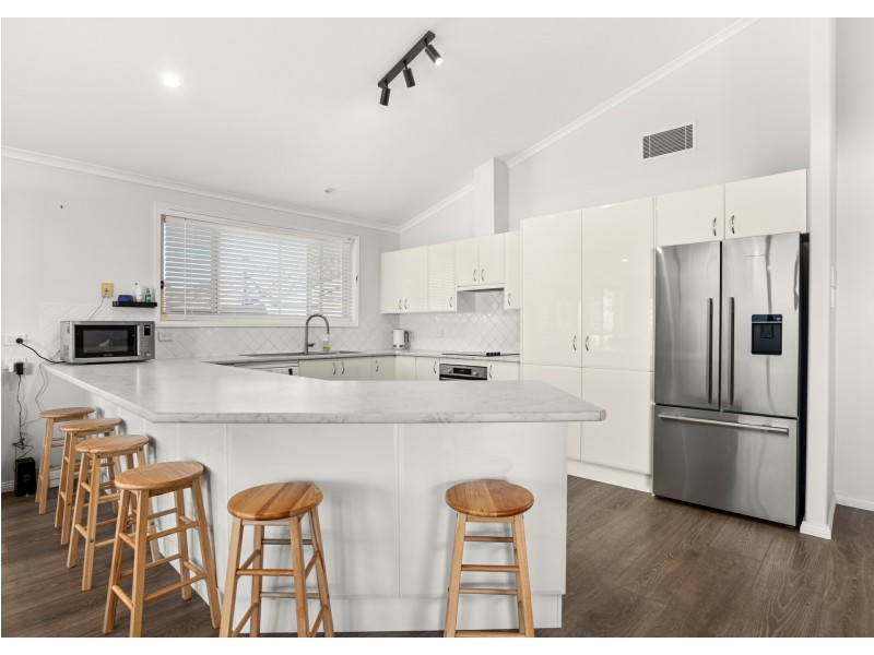 4 Lewis Street, Old Bar NSW 2430