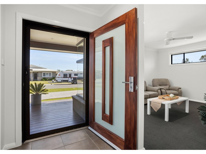 19 Tropicbird Crescent, Old Bar NSW 2430