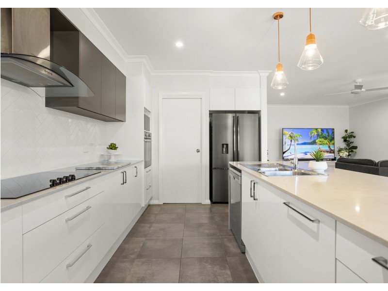 19 Tropicbird Crescent, Old Bar NSW 2430