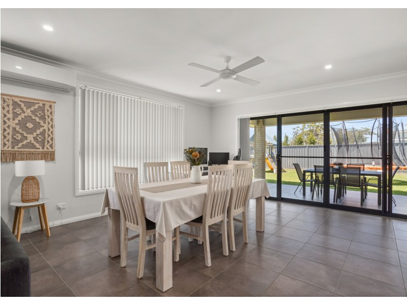 19 Tropicbird Crescent, Old Bar NSW 2430