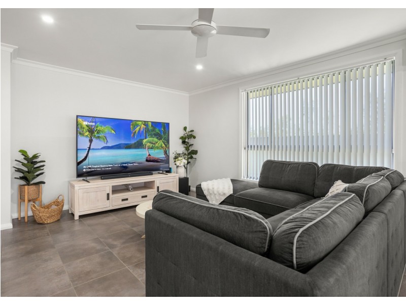 19 Tropicbird Crescent, Old Bar NSW 2430