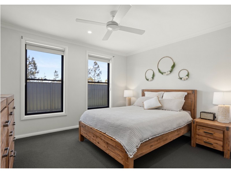 19 Tropicbird Crescent, Old Bar NSW 2430