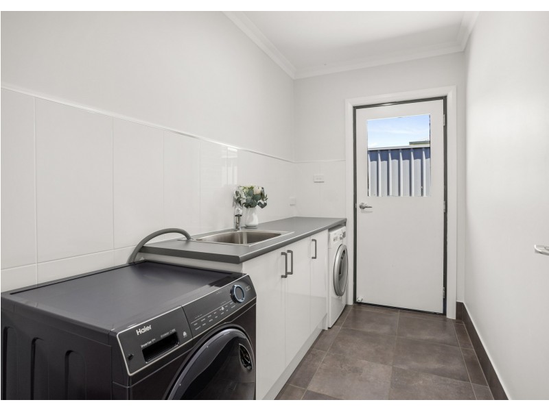 19 Tropicbird Crescent, Old Bar NSW 2430