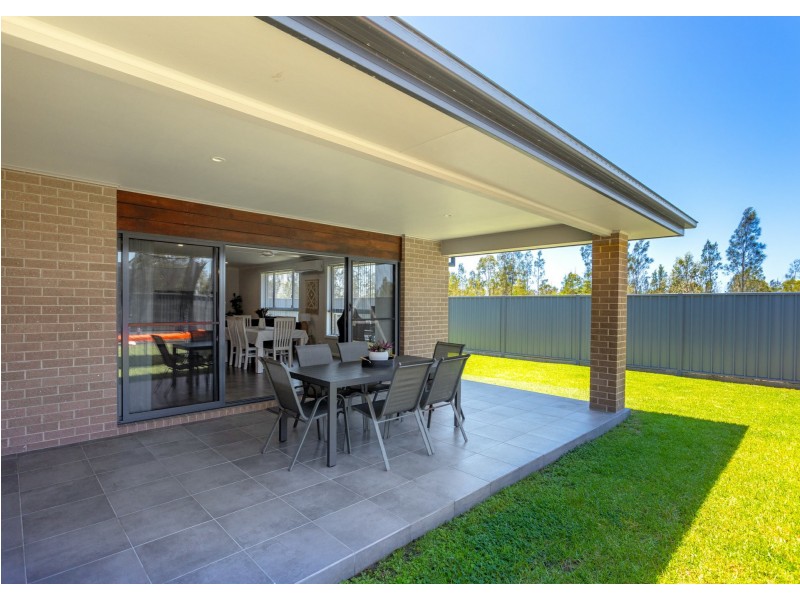 19 Tropicbird Crescent, Old Bar NSW 2430