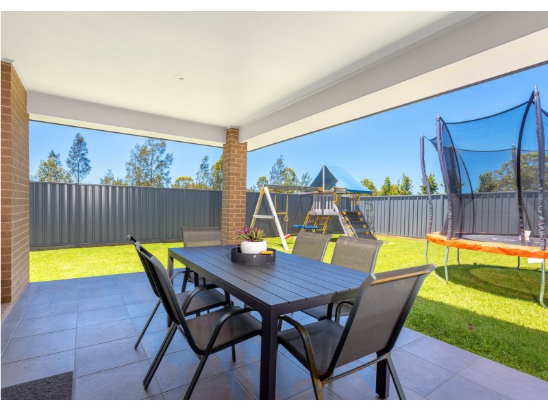 19 Tropicbird Crescent, Old Bar NSW 2430