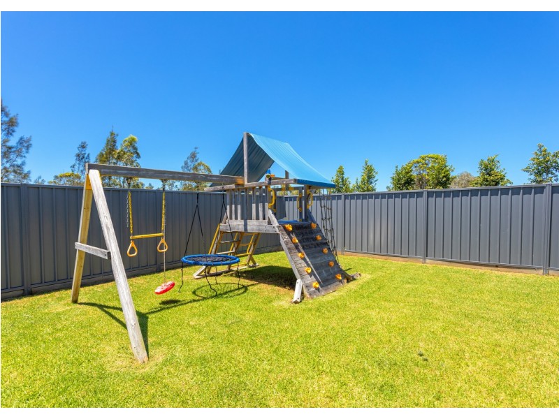 19 Tropicbird Crescent, Old Bar NSW 2430