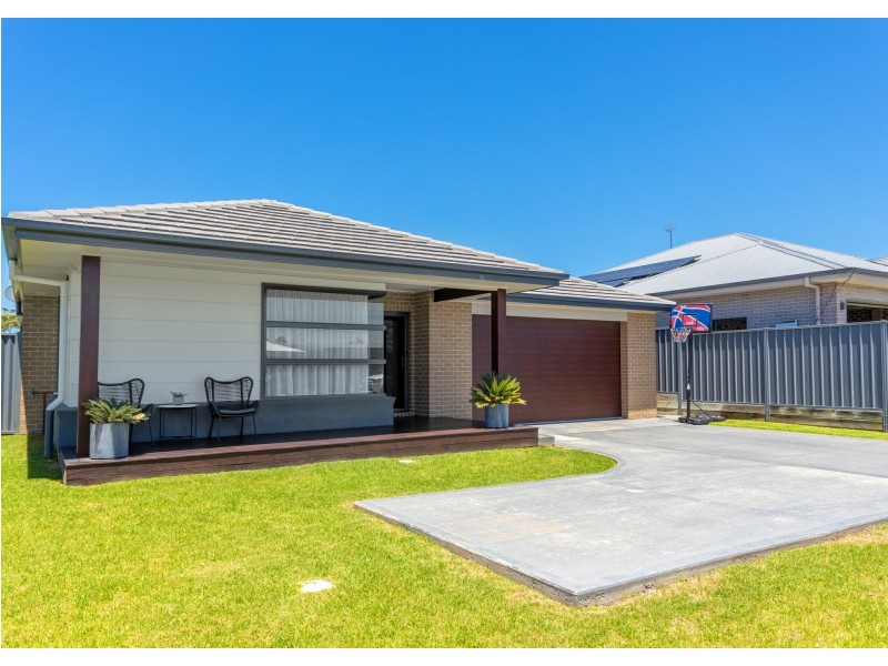 19 Tropicbird Crescent, Old Bar NSW 2430