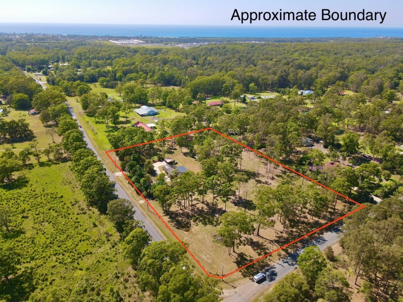 882 Old Bar Road, Old Bar NSW 2430