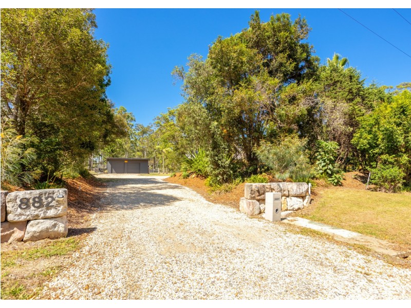 882 Old Bar Road, Old Bar NSW 2430