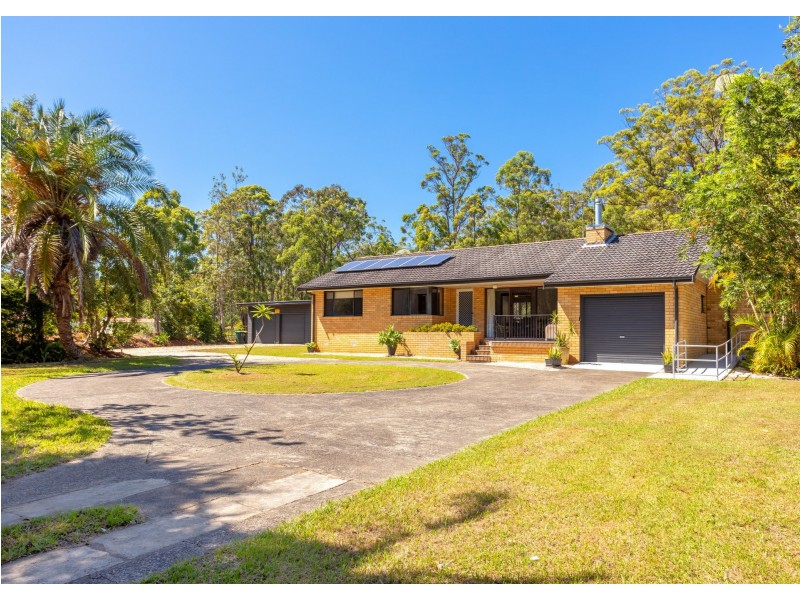 882 Old Bar Road, Old Bar NSW 2430