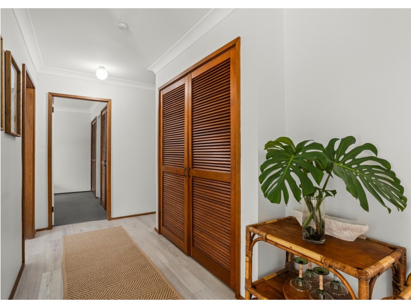 882 Old Bar Road, Old Bar NSW 2430