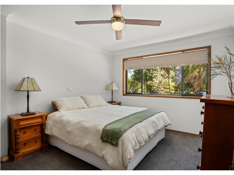 882 Old Bar Road, Old Bar NSW 2430