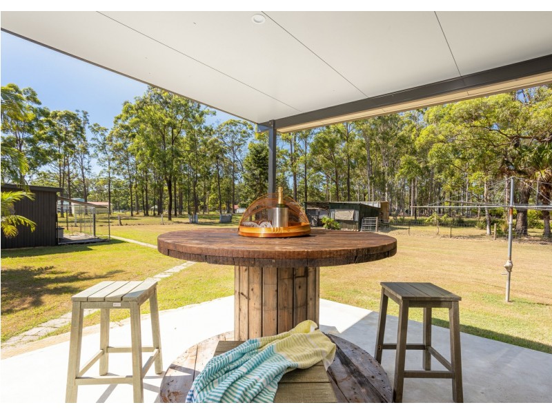 882 Old Bar Road, Old Bar NSW 2430