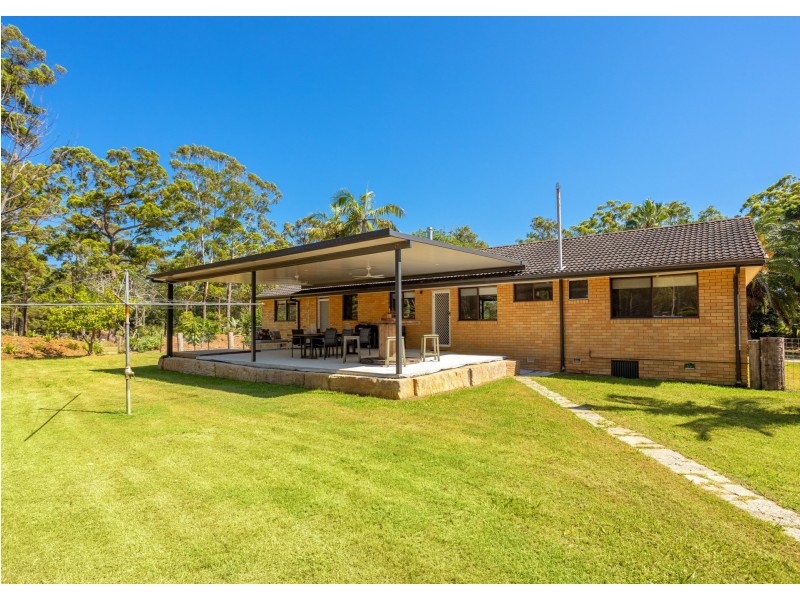 882 Old Bar Road, Old Bar NSW 2430
