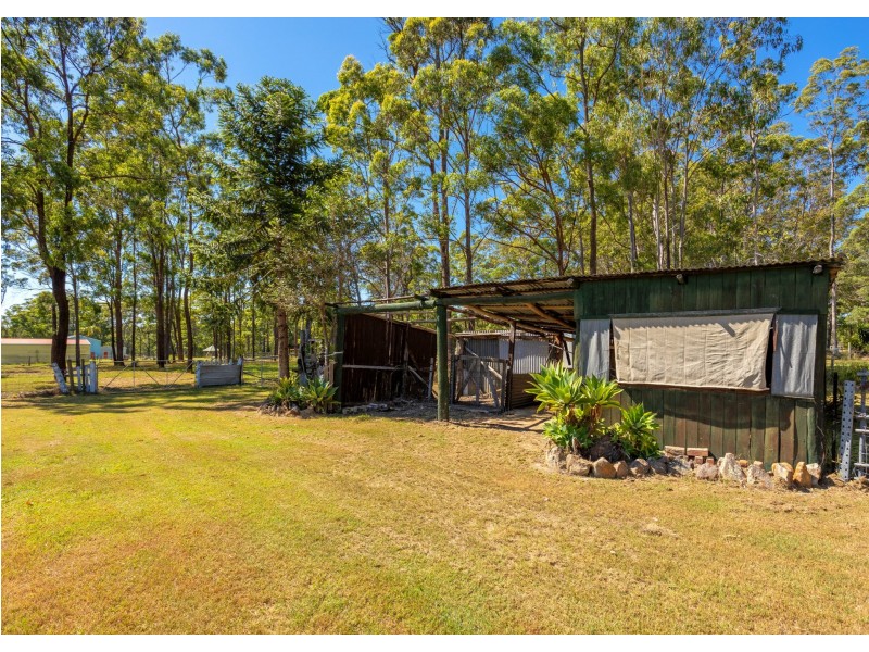 882 Old Bar Road, Old Bar NSW 2430