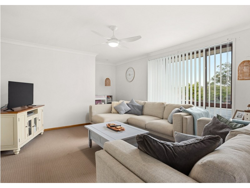 7 Kestrel Avenue, Old Bar NSW 2430