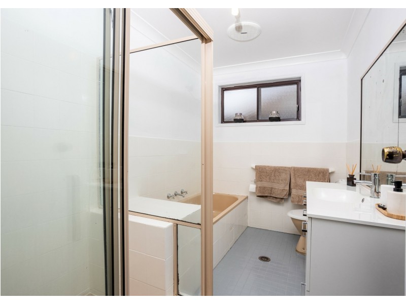 7 Kestrel Avenue, Old Bar NSW 2430