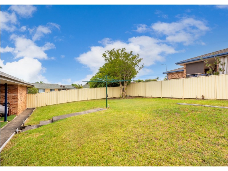 7 Kestrel Avenue, Old Bar NSW 2430