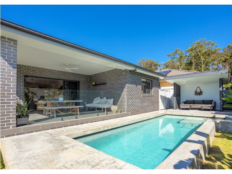 7 Kadungle Close, Wallabi Point NSW 2430