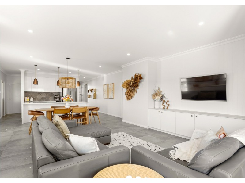 7 Kadungle Close, Wallabi Point NSW 2430