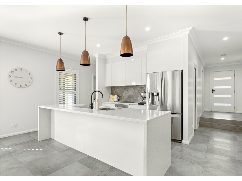 7 Kadungle Close, Wallabi Point NSW 2430