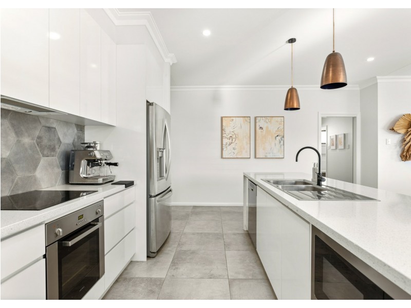 7 Kadungle Close, Wallabi Point NSW 2430