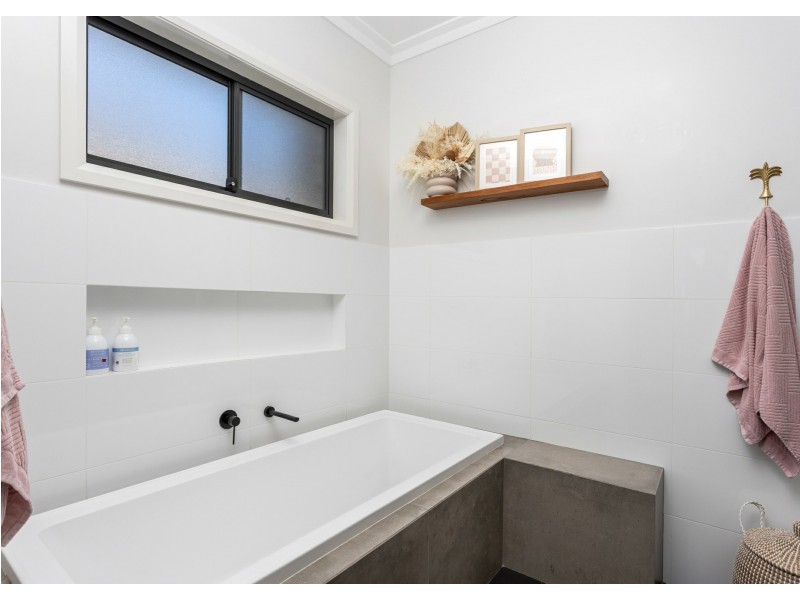 7 Kadungle Close, Wallabi Point NSW 2430