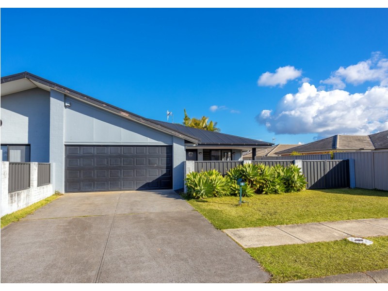 2 Greenbank Way, Old Bar NSW 2430