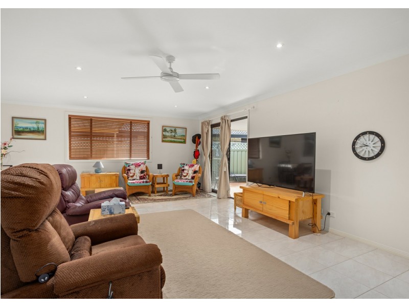 49 Bluehaven Drive, Old Bar NSW 2430