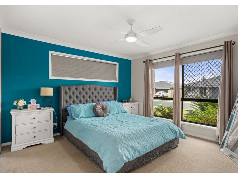 16 Mariner Avenue, Old Bar NSW 2430