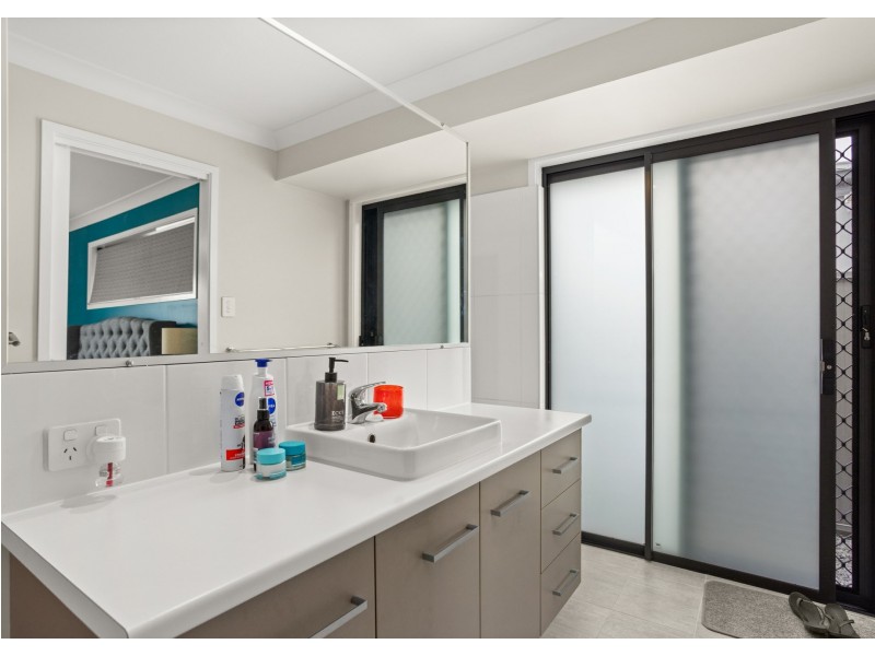 16 Mariner Avenue, Old Bar NSW 2430