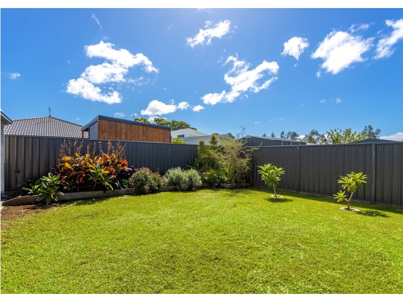 16 Mariner Avenue, Old Bar NSW 2430