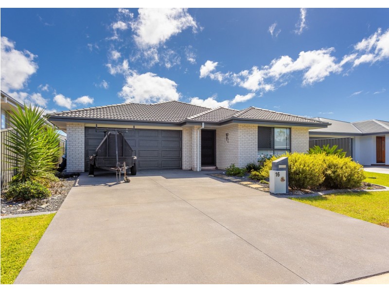 16 Mariner Avenue, Old Bar NSW 2430