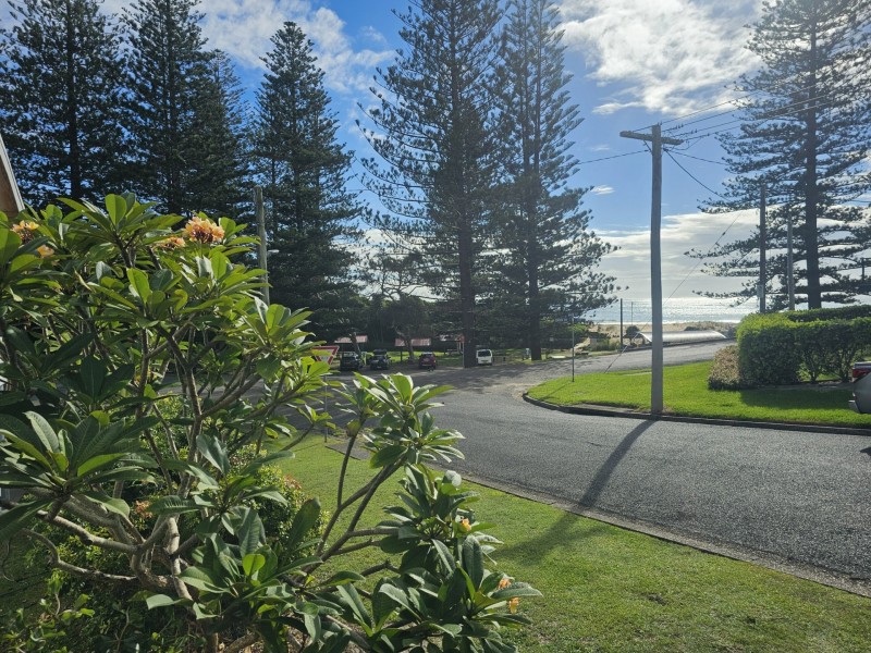 3 Albert Street, Black Head NSW 2430