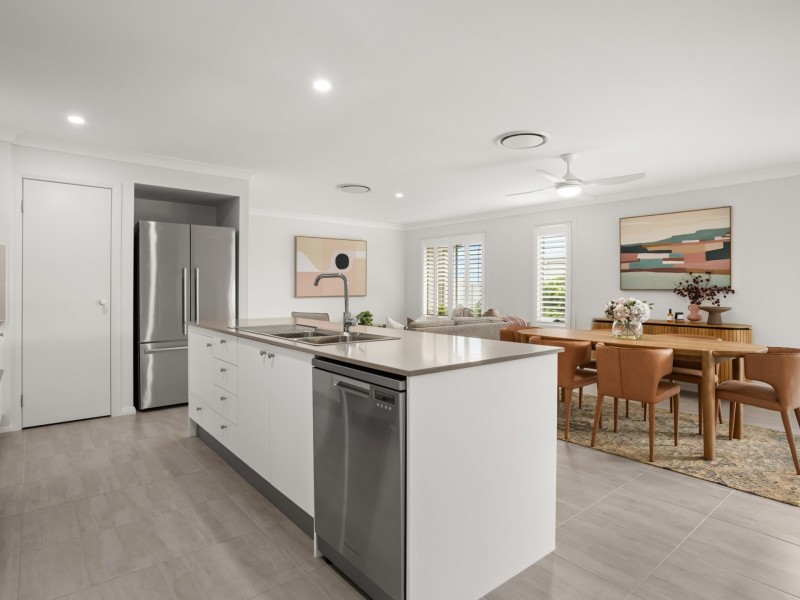 14 Ondaroo Crest, Old Bar NSW 2430