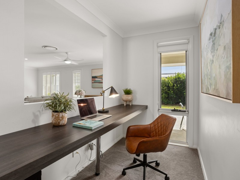 14 Ondaroo Crest, Old Bar NSW 2430