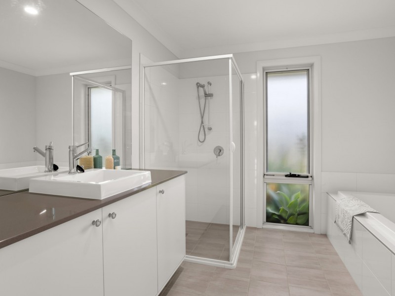 14 Ondaroo Crest, Old Bar NSW 2430
