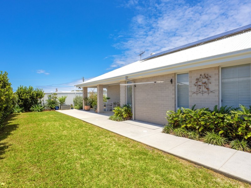 14 Ondaroo Crest, Old Bar NSW 2430