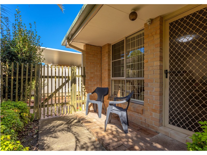 4/8 Bryan Street, Old Bar NSW 2430