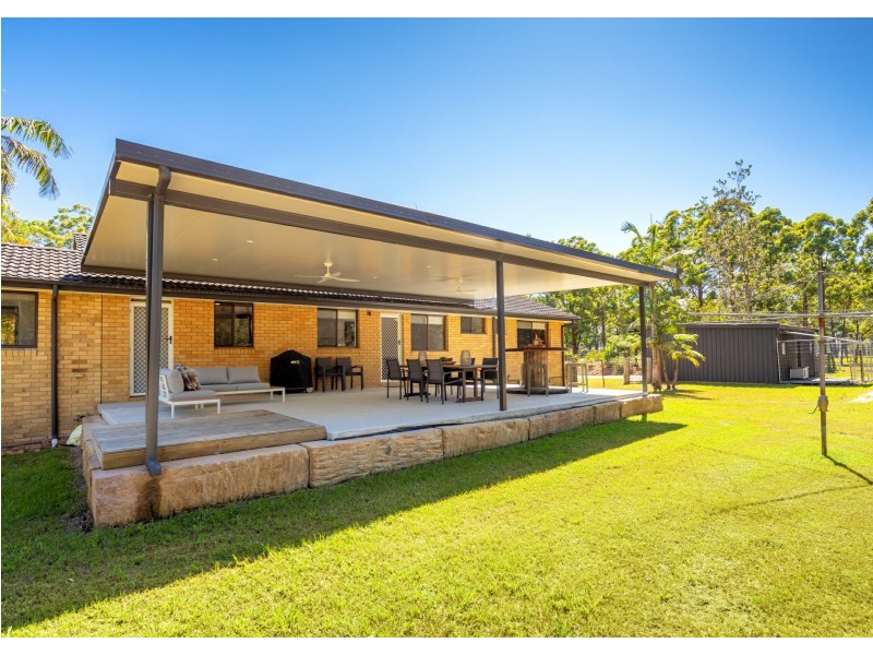 882 Old Bar Road, Old Bar NSW 2430