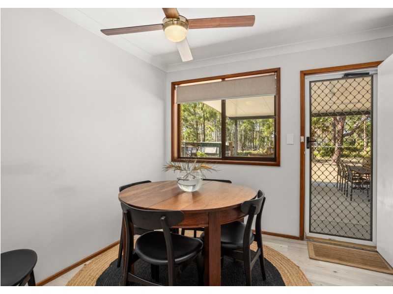 882 Old Bar Road, Old Bar NSW 2430