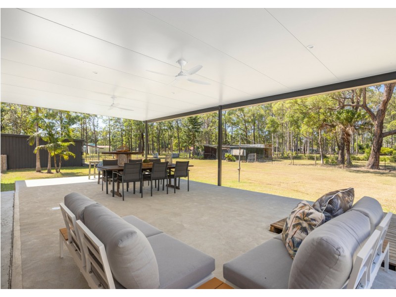 882 Old Bar Road, Old Bar NSW 2430